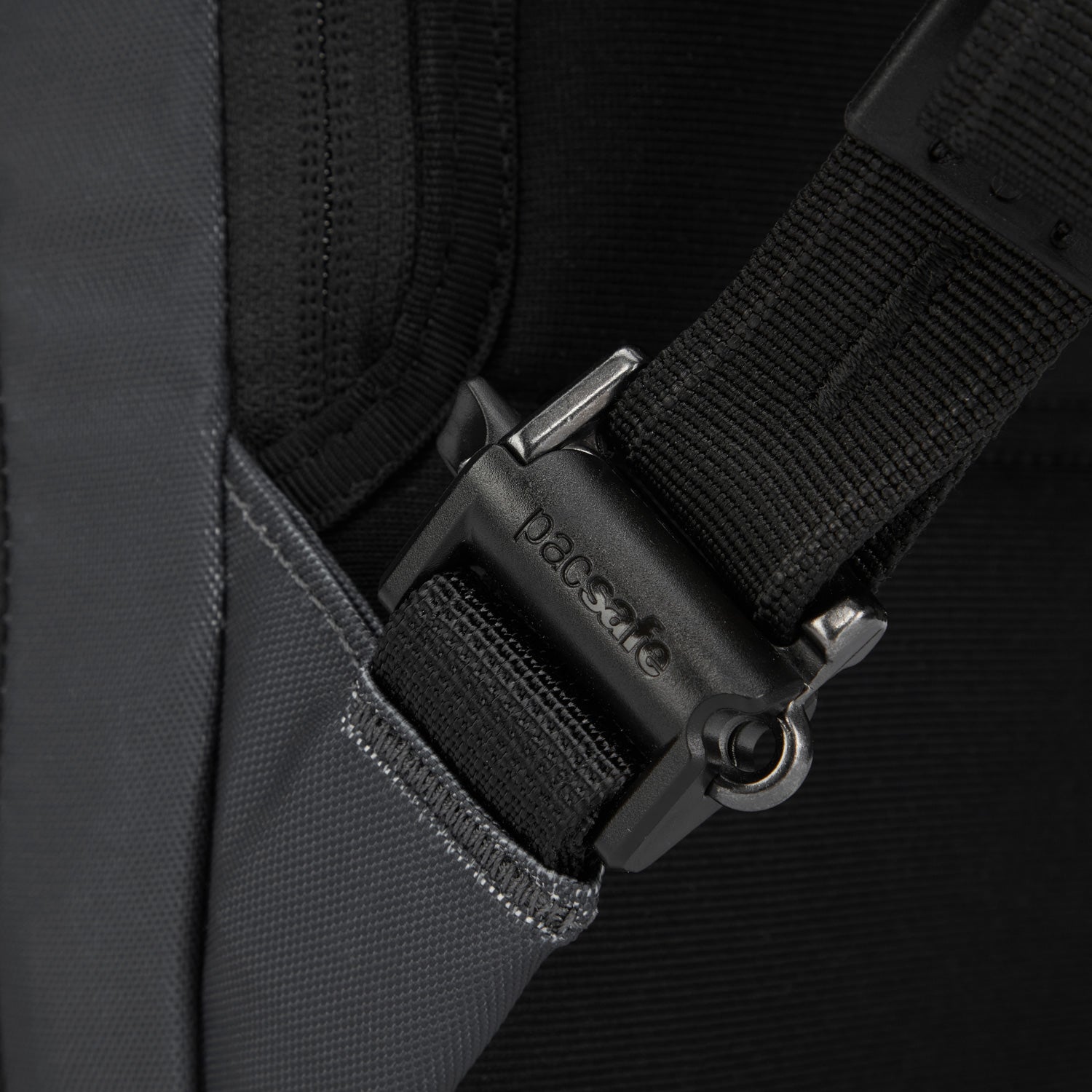 Product image of Pacsafe® V 通勤防盜背囊 ﹙適合 13 / 16英吋手提電腦﹚