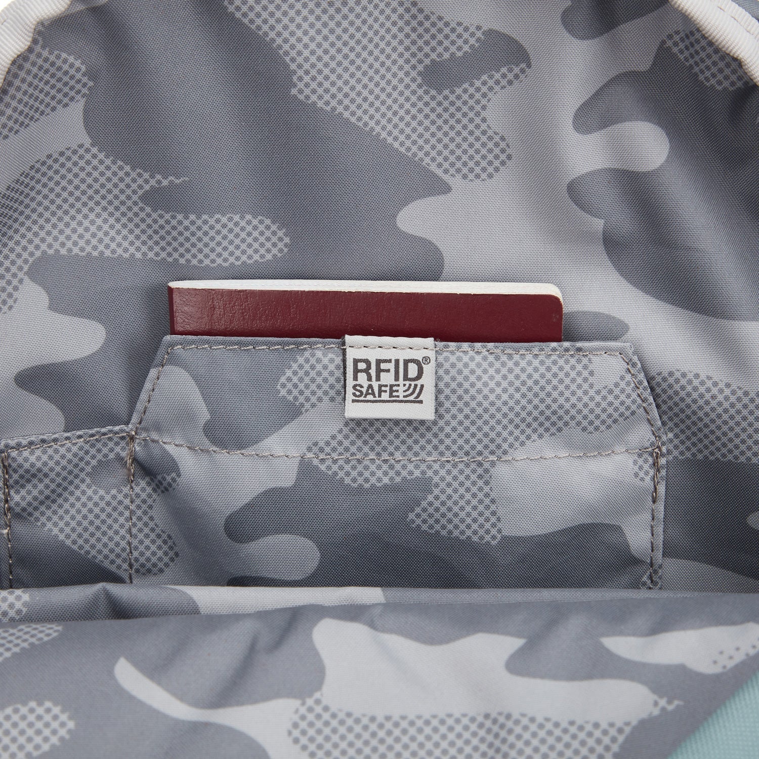 Product image of Pacsafe® GO 15L 防盜背囊