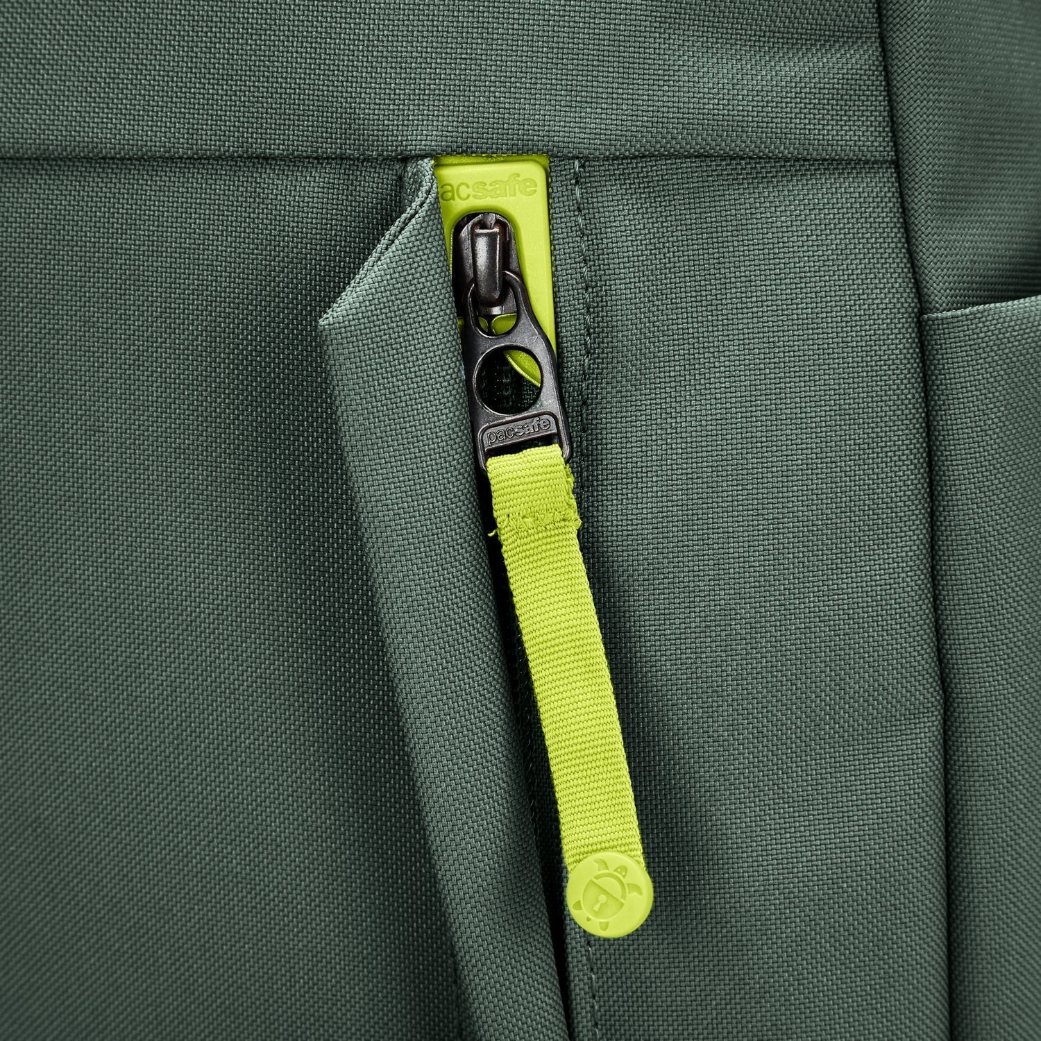 Product image of Pacsafe® GO 15L 防盜背囊