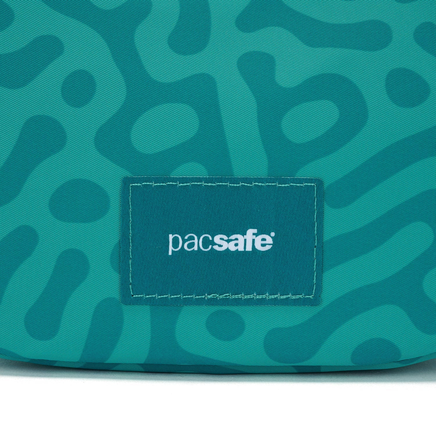 Product image of Pacsafe® GO 月亮形防盜斜孭袋