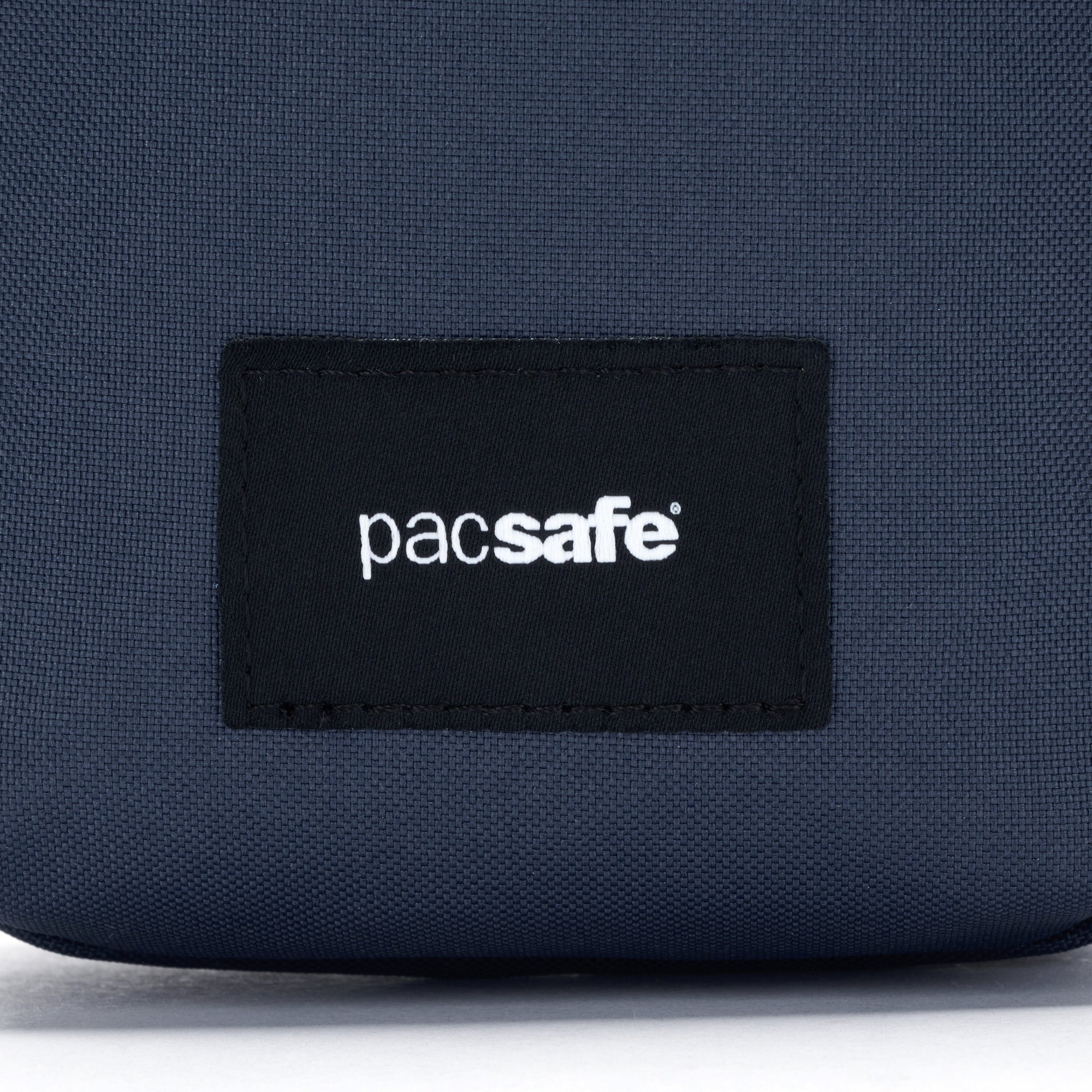 Product image of Pacsafe® GO 迷你防盜斜孭袋