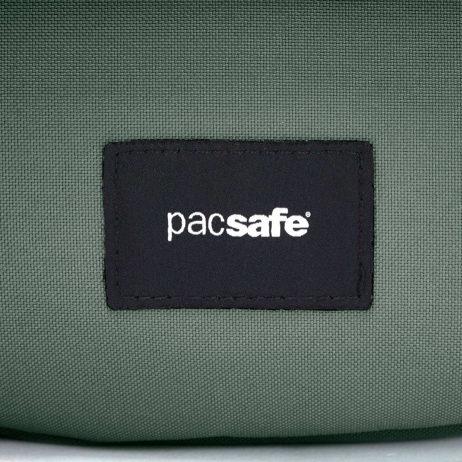 Product image of Pacsafe® GO 馬鞍形防盜斜孭袋