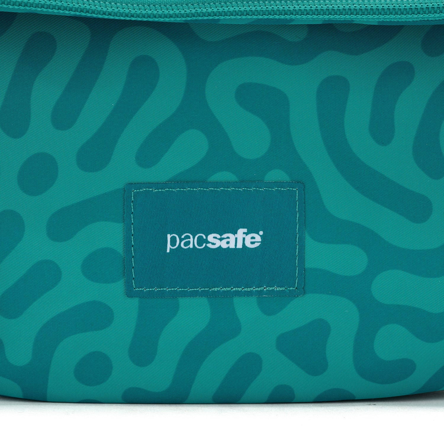 Product image of Pacsafe® GO 馬鞍形防盜斜孭袋