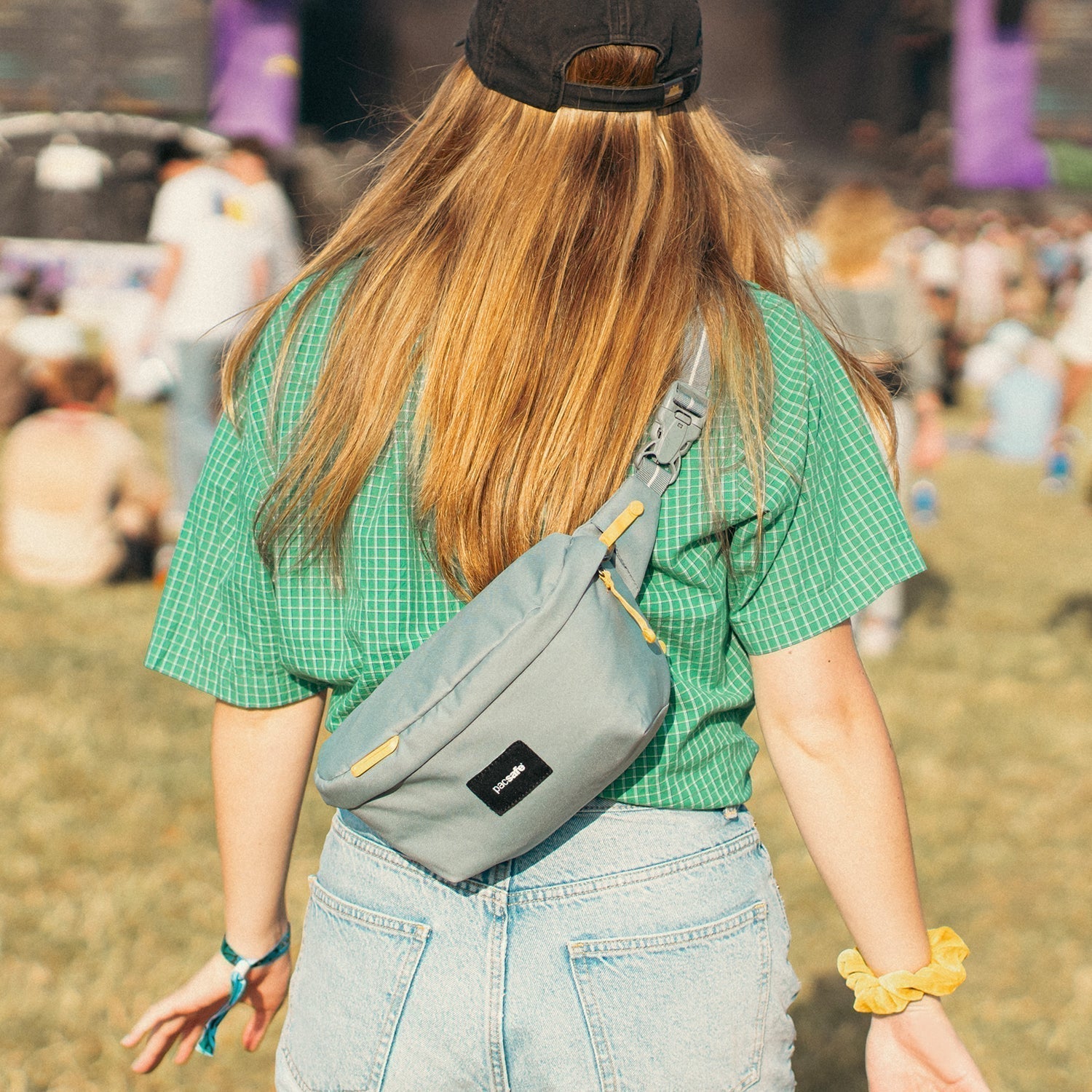 Product image of Pacsafe GO 防盜斜孭胸袋