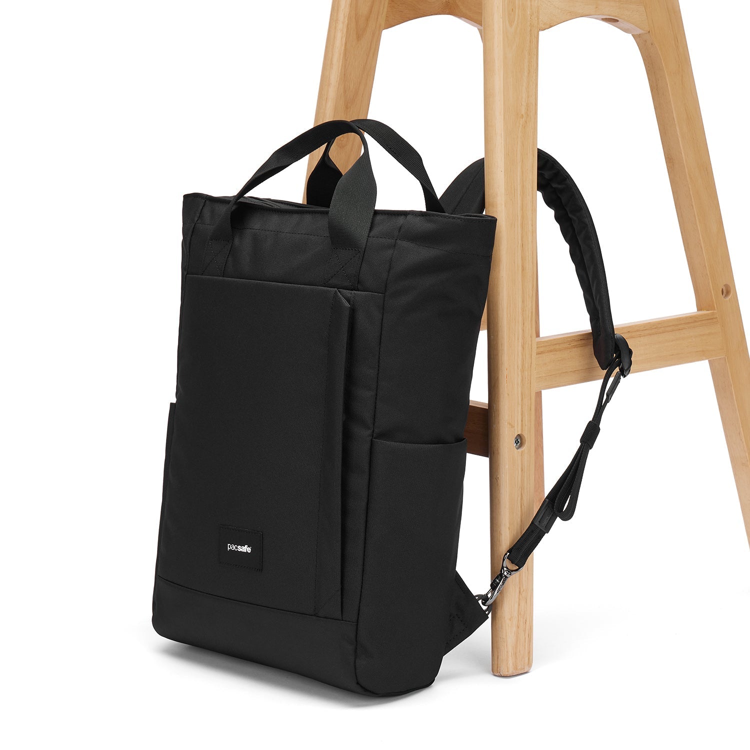 Product image of Pacsafe® GO 防盜手提背囊