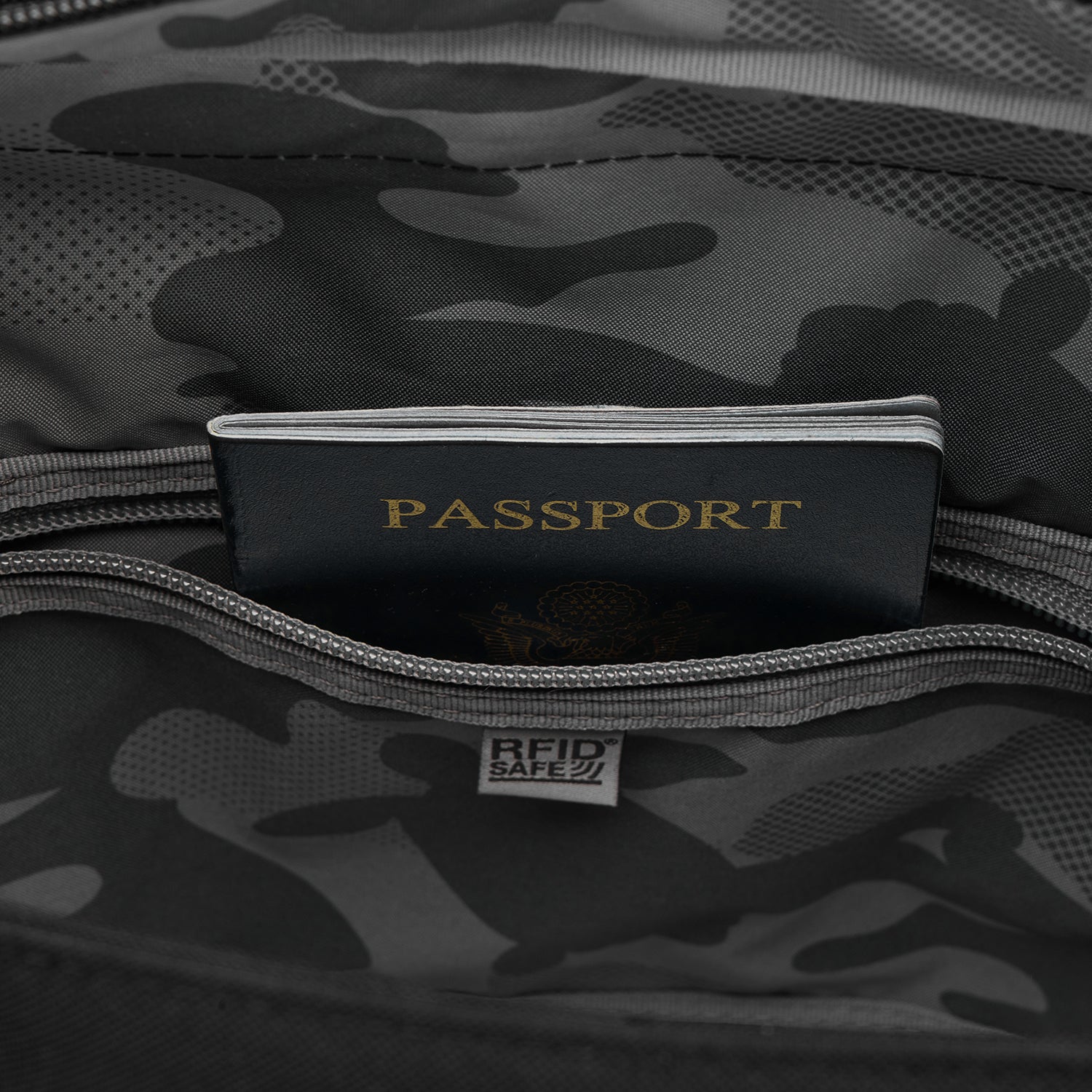 Product image of Pacsafe® GO 防盜手提背囊