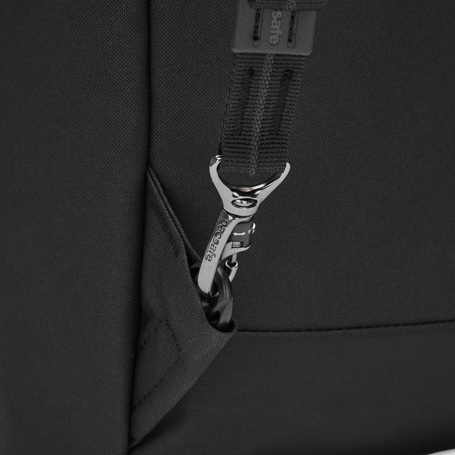 Product image of Pacsafe® GO 防盜手提背囊