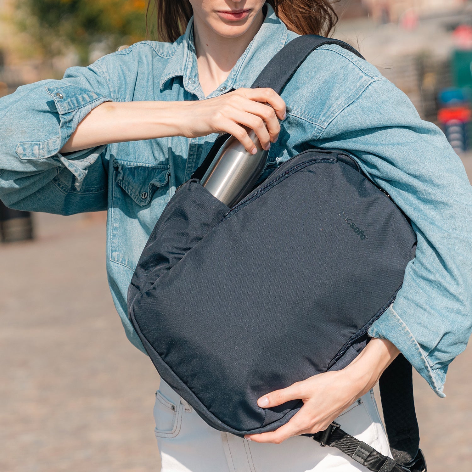 Product image of Pacsafe® V 16L 多功能防盜背囊