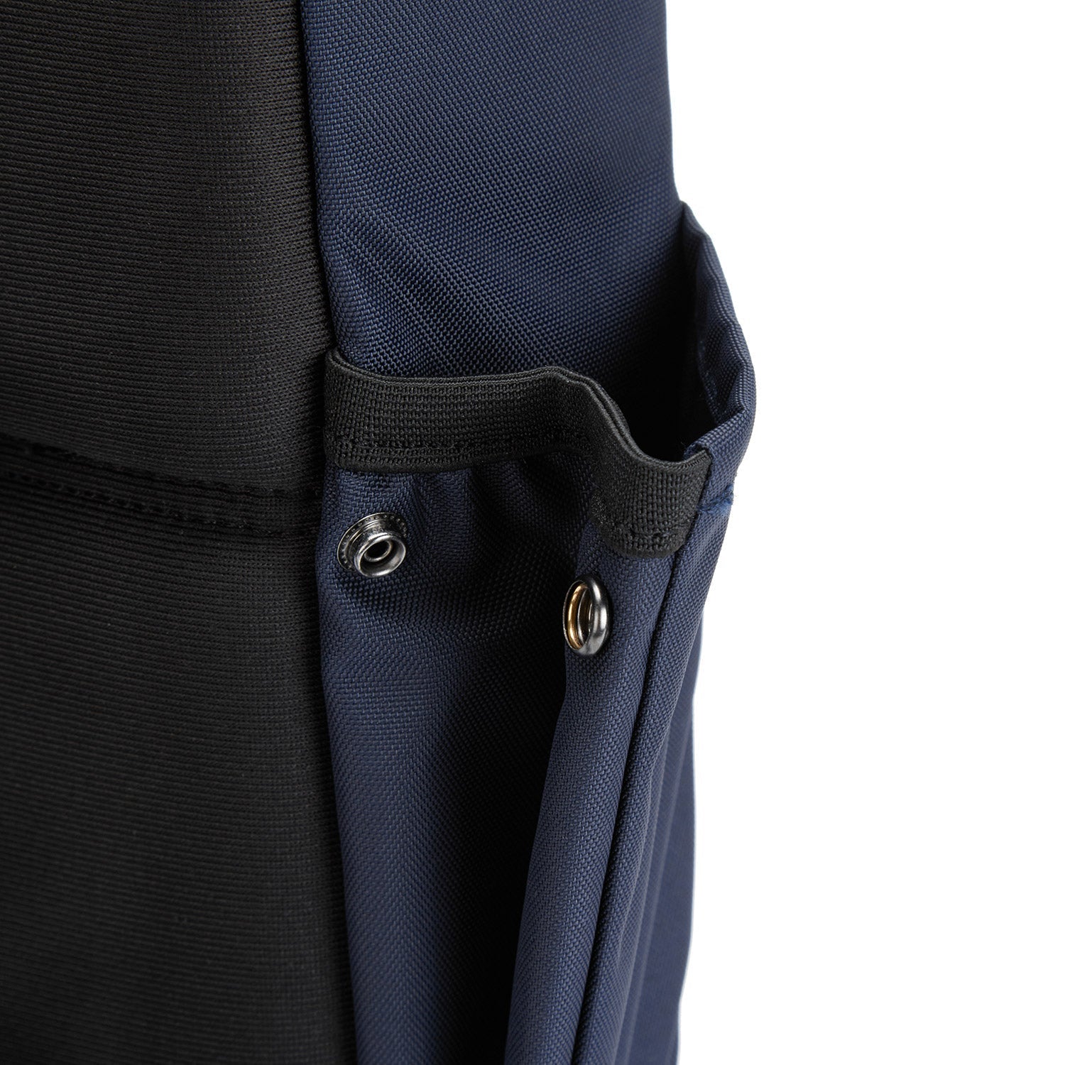 Product image of Pacsafe® V 通勤防盜背囊 ﹙適合 13 / 16英吋手提電腦﹚