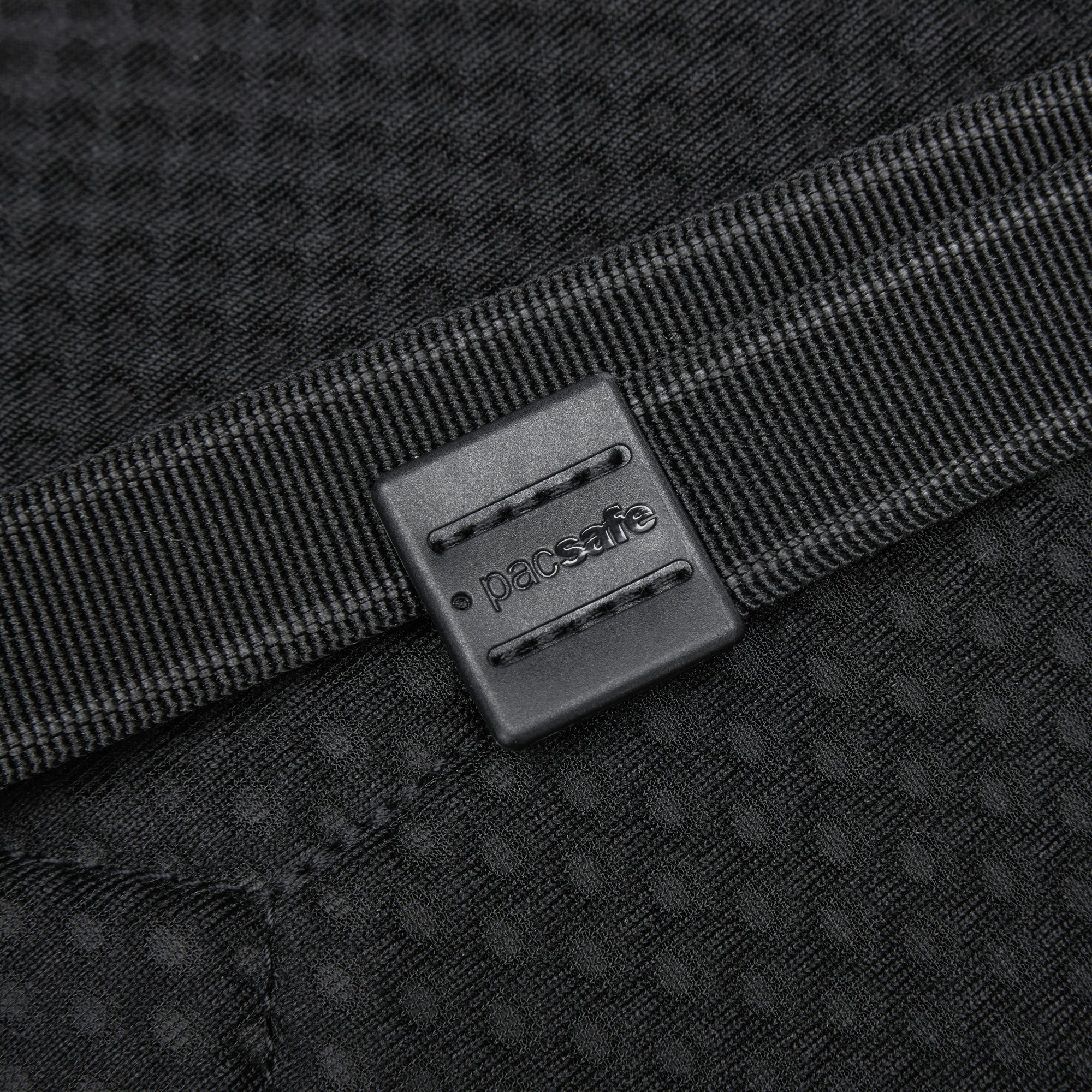 Product image of Pacsafe® V 科技防盜斜孭胸袋