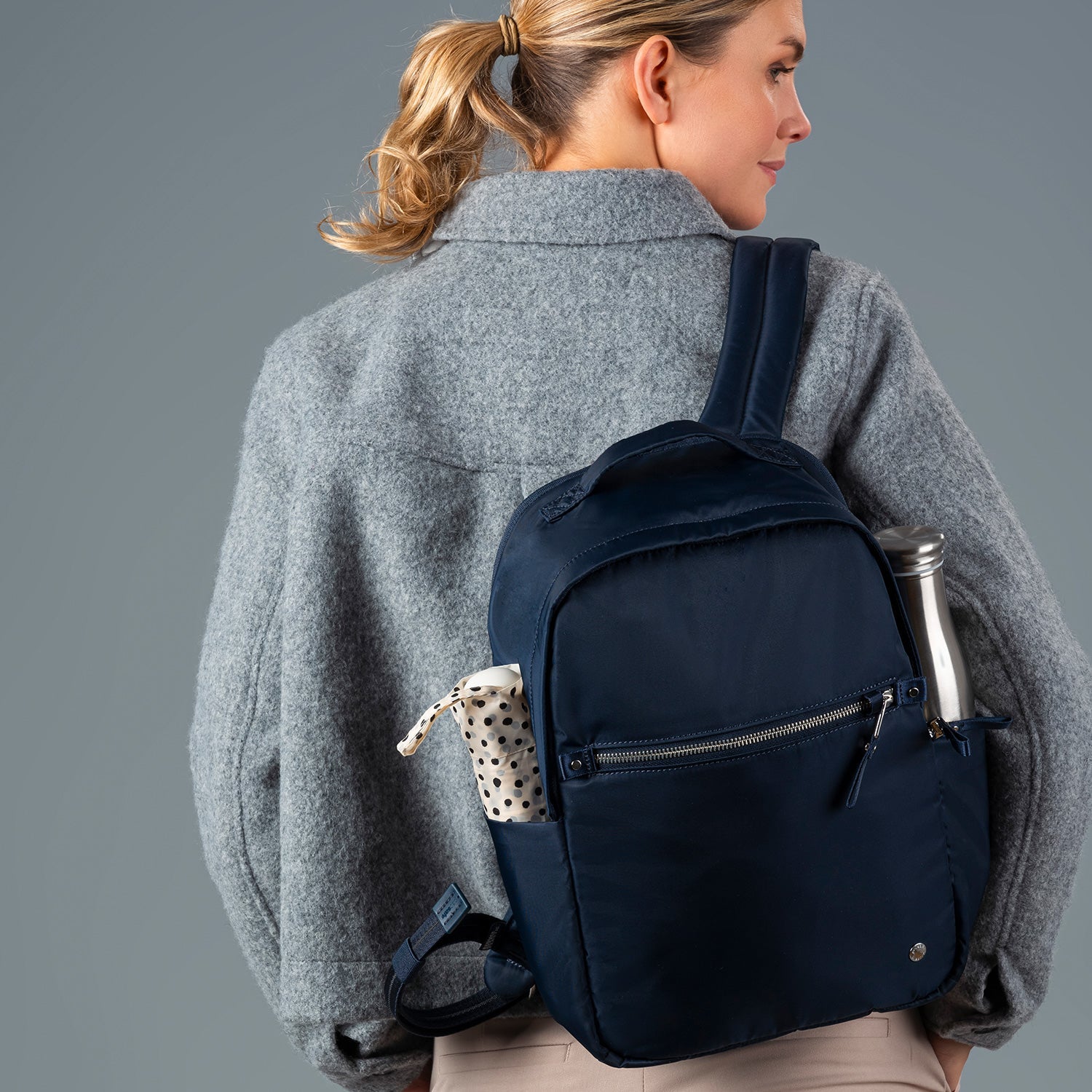 Product image of Pacsafe® W 10L 防盜背囊