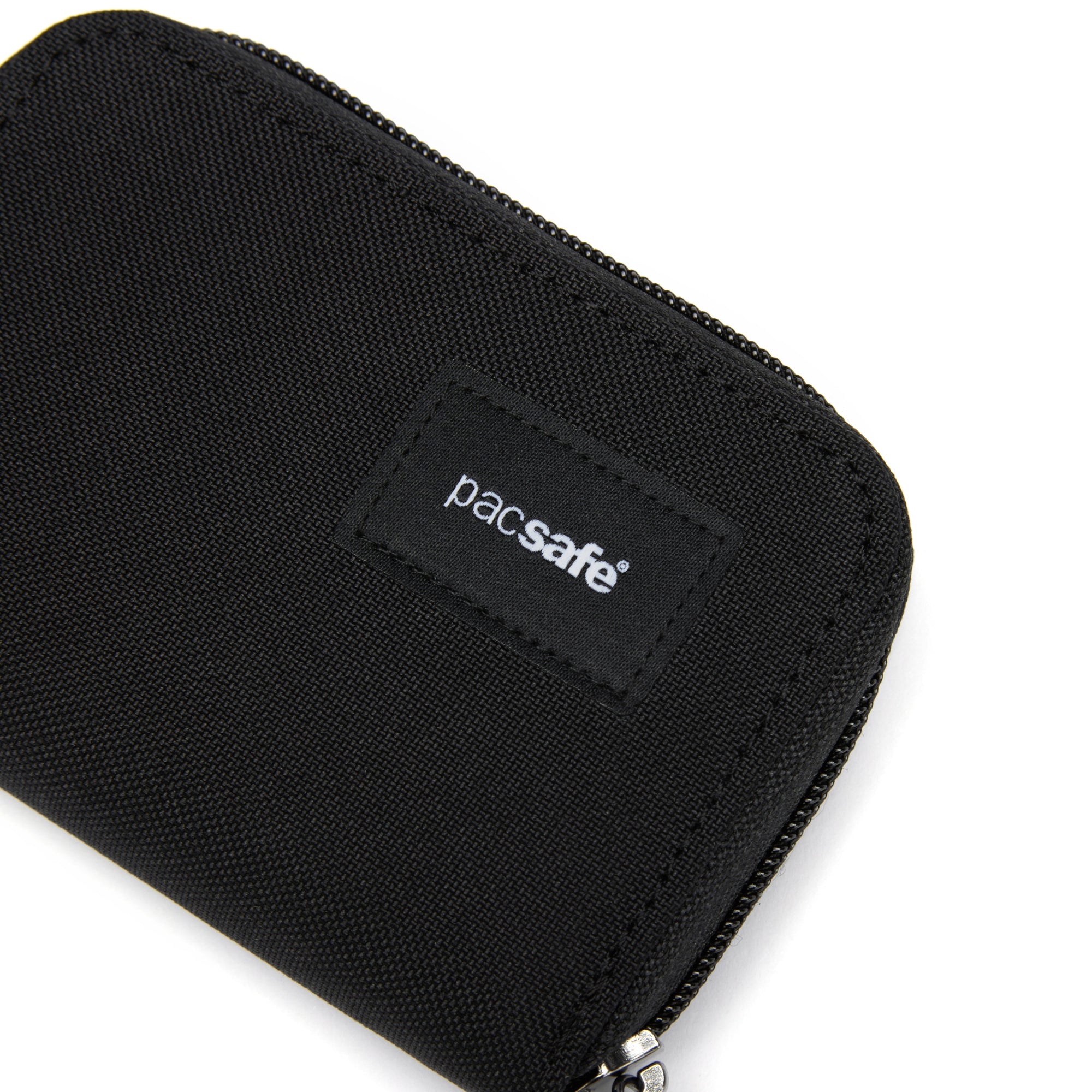 Product image of Pacsafe® RFIDsafe® RFID 屏蔽咭片銀包