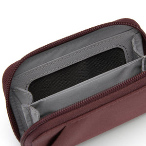 Product image of Pacsafe® RFIDsafe® RFID 屏蔽咭片銀包