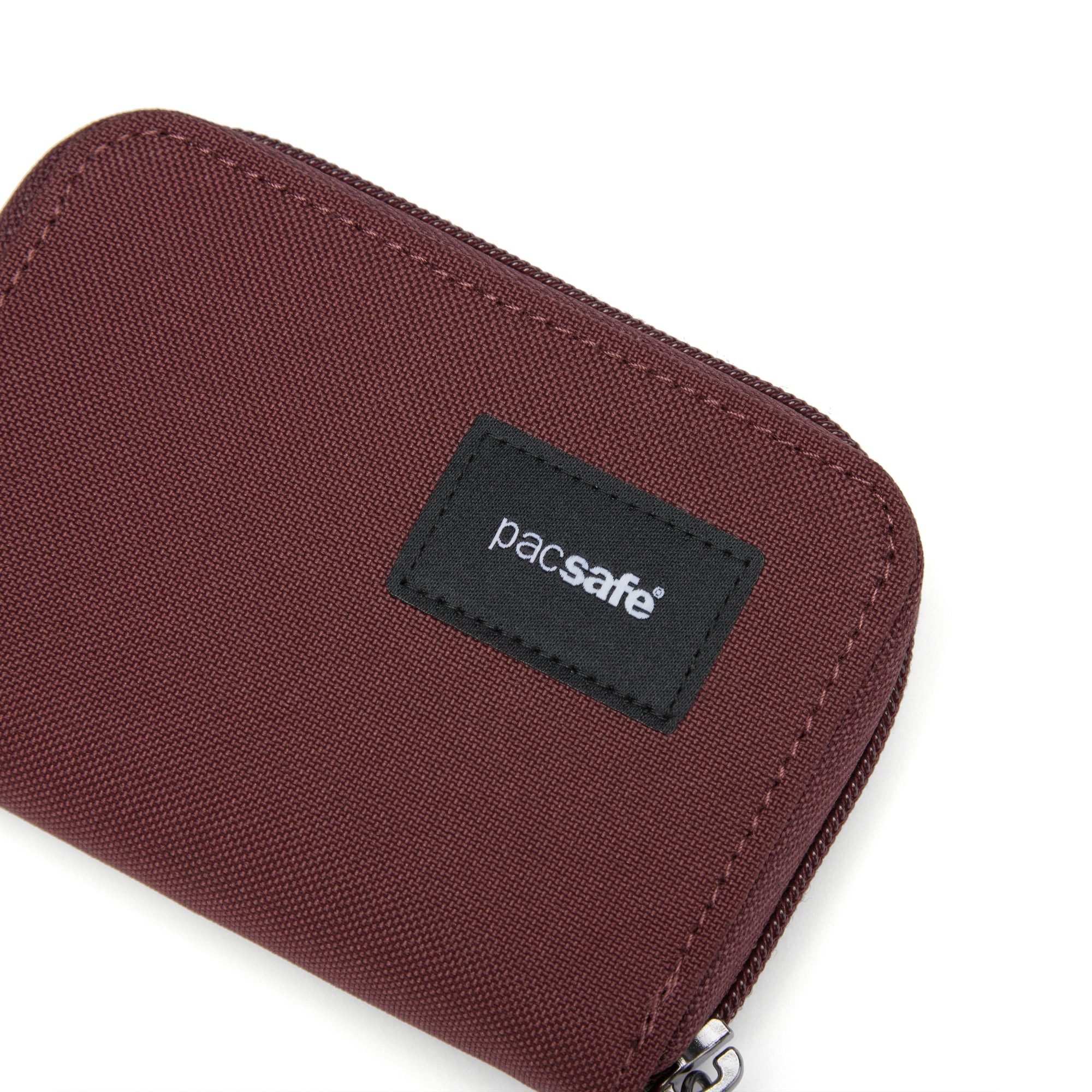 Product image of Pacsafe® RFIDsafe® RFID 屏蔽咭片銀包
