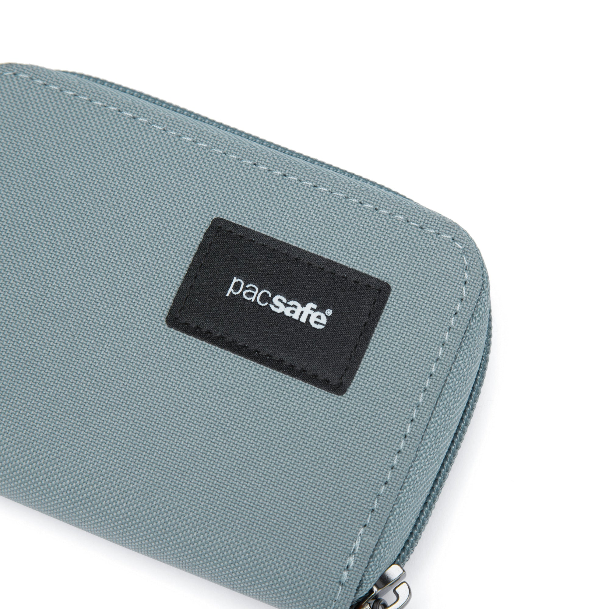 Product image of Pacsafe® RFIDsafe® RFID 屏蔽咭片銀包