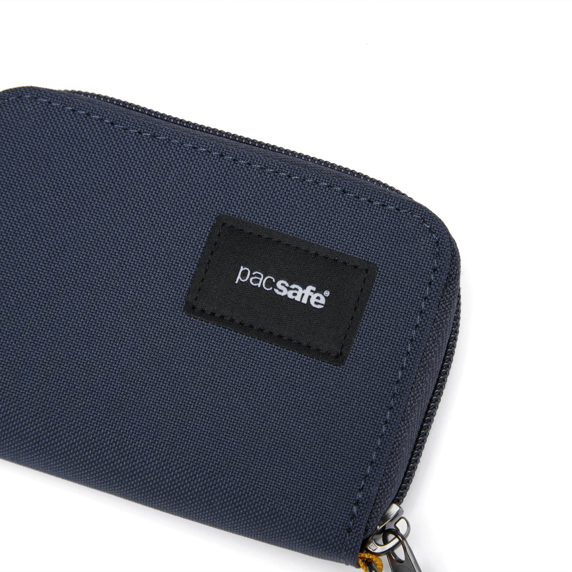 Product image of Pacsafe® RFIDsafe® RFID 屏蔽咭片銀包