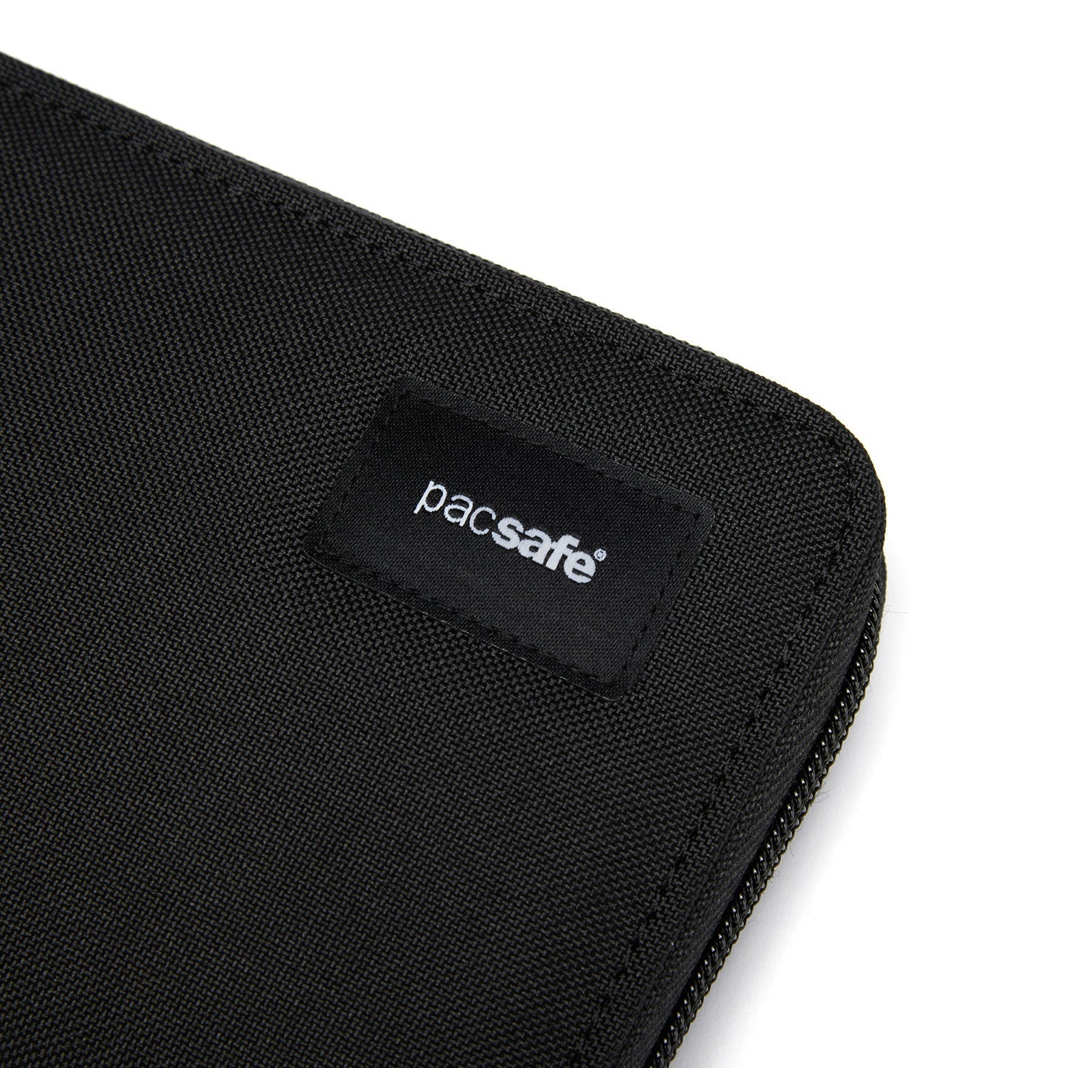 Product image of Pacsafe® RFIDsafe™ RFID 屏蔽長銀包