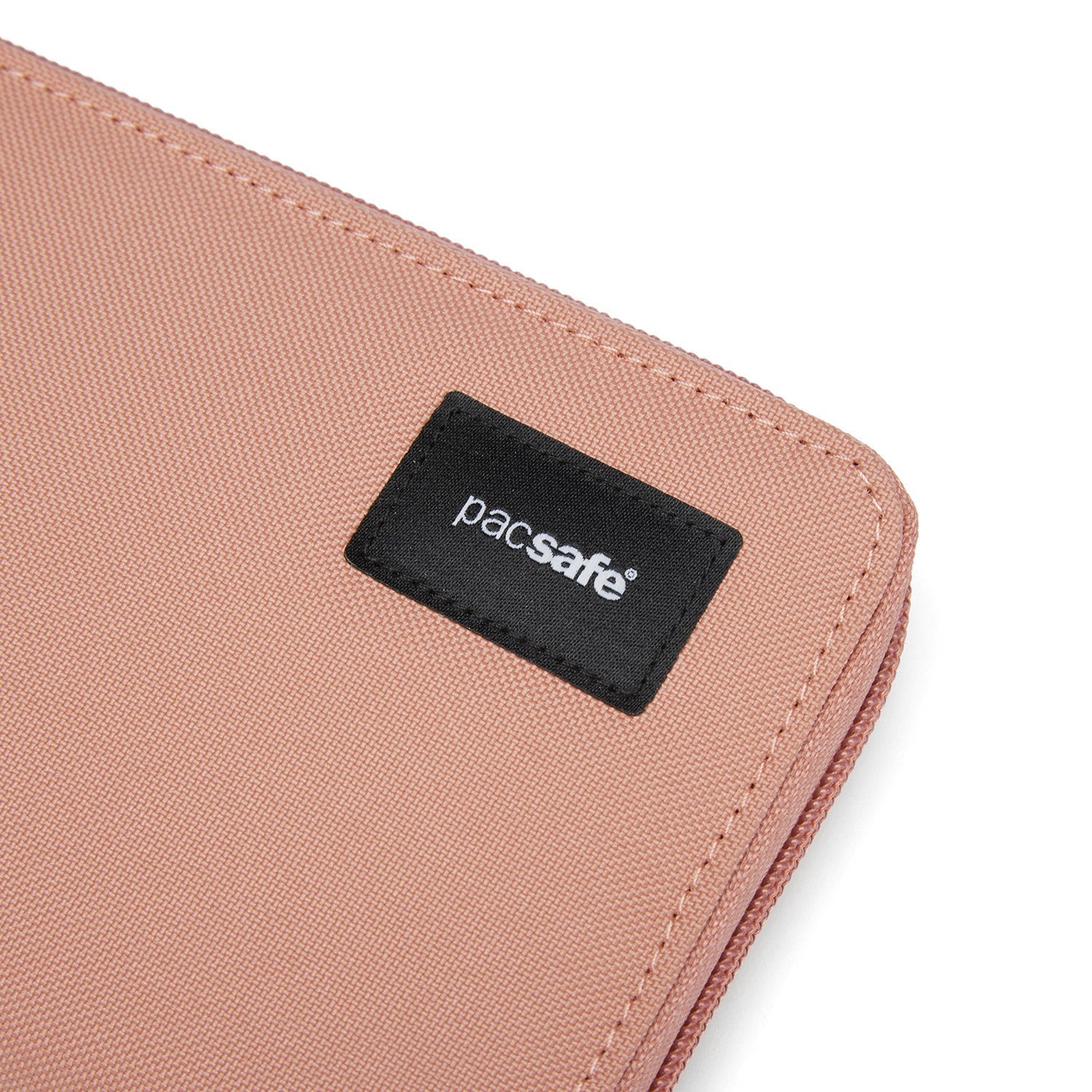 Product image of Pacsafe® RFIDsafe™ RFID 屏蔽長銀包