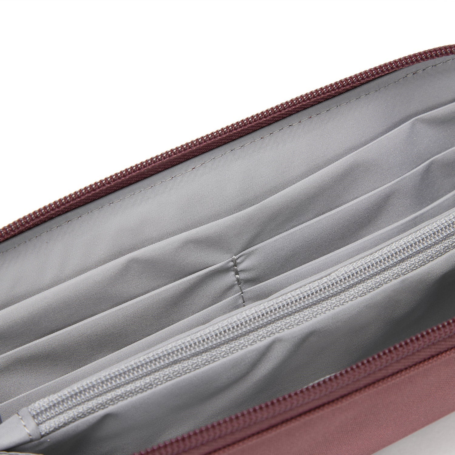 Product image of Pacsafe® RFIDsafe™ RFID 屏蔽長銀包