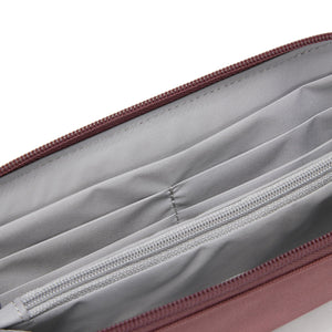 Product image of Pacsafe® RFIDsafe™ RFID 屏蔽長銀包