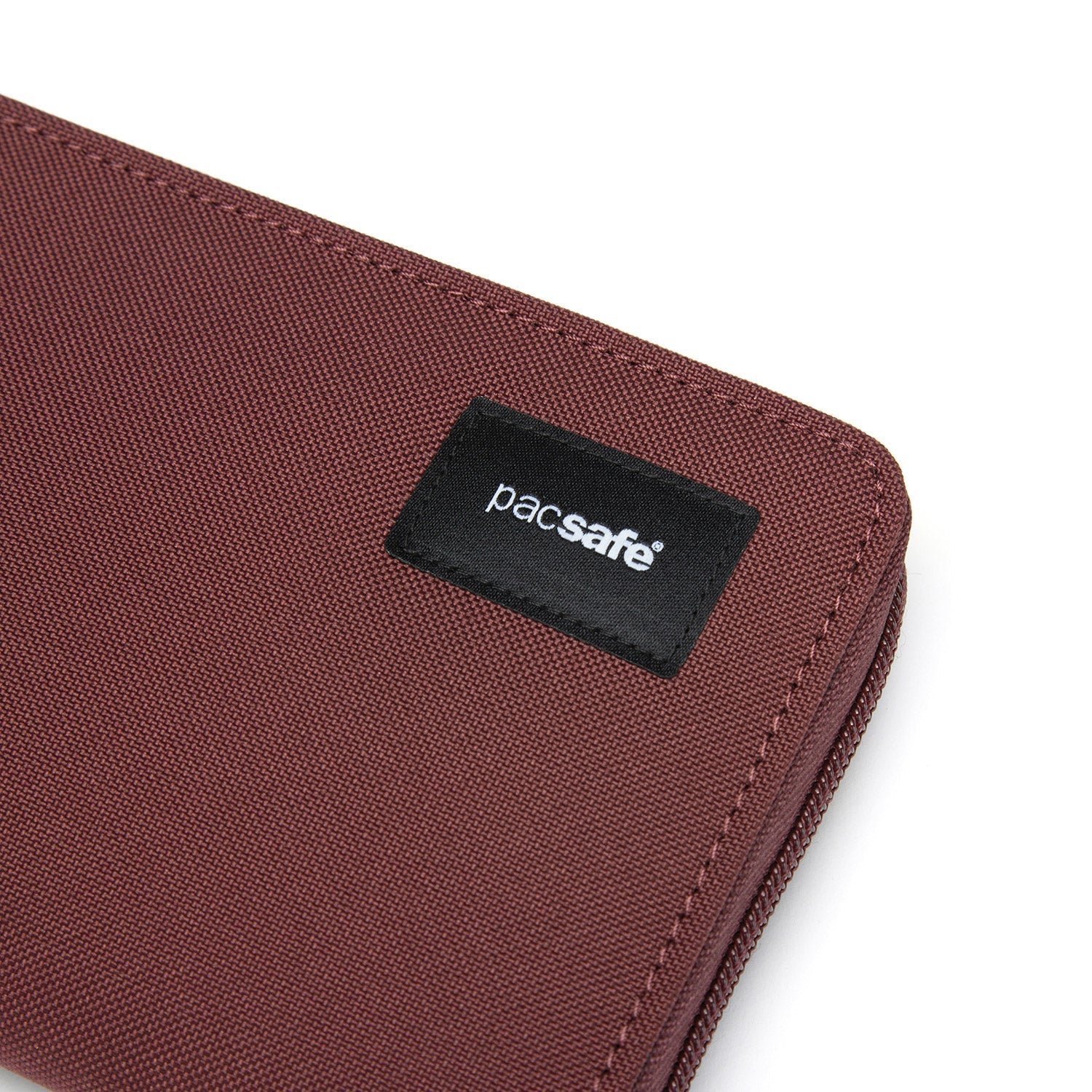 Product image of Pacsafe® RFIDsafe™ RFID 屏蔽長銀包
