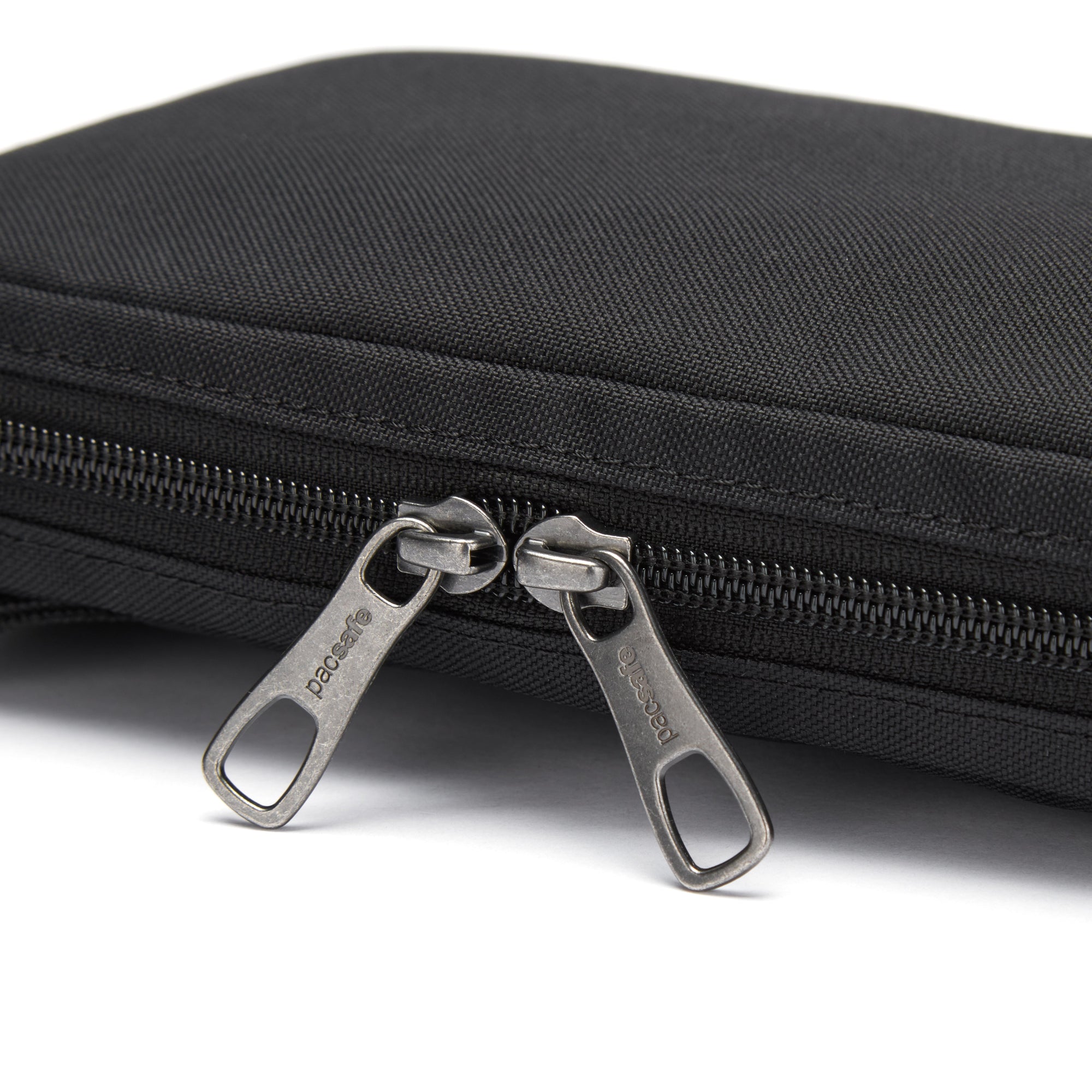 Product image of RFIDsafe™ 袖珍RFID 屏蔽斜孭袋