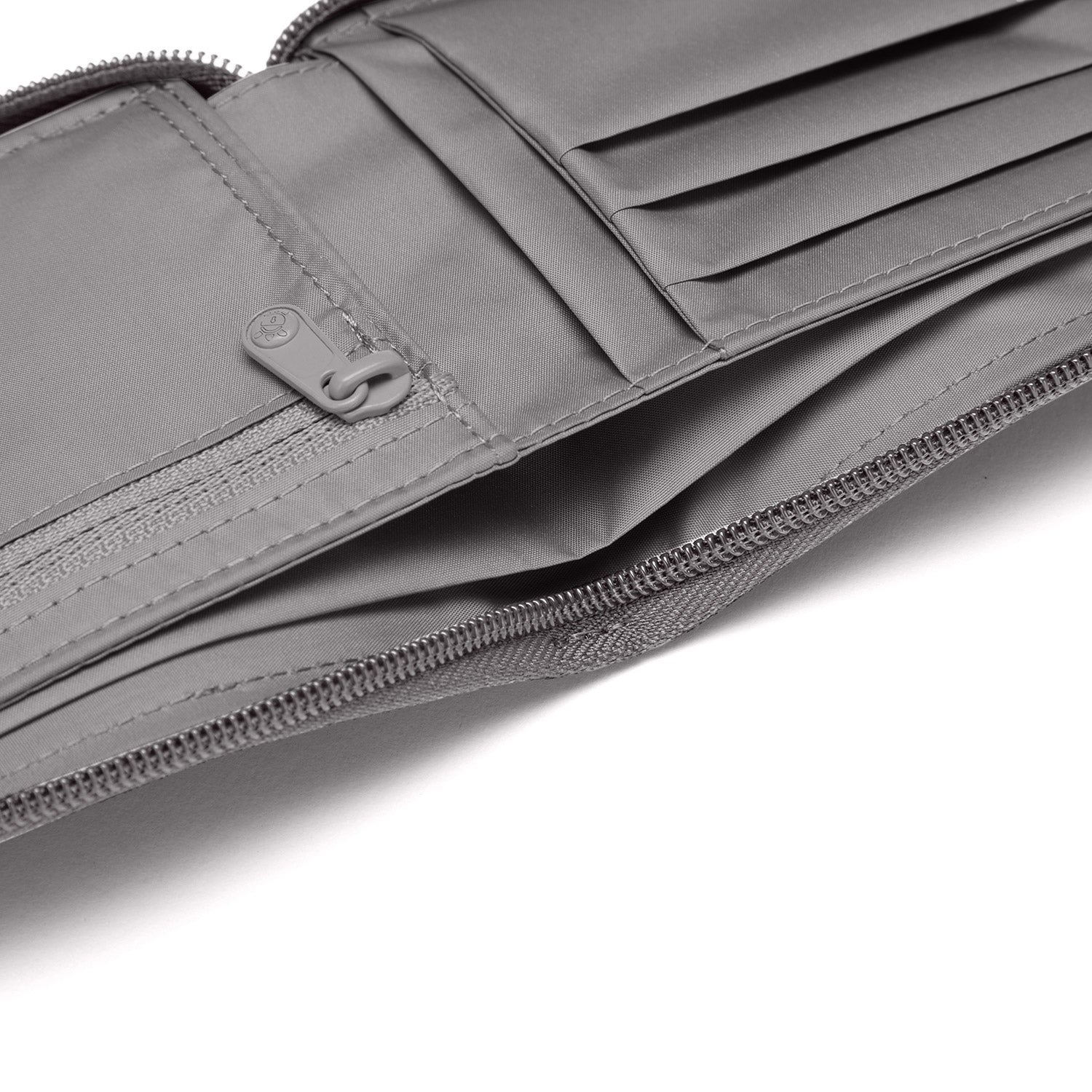 Product image of RFIDsafe™ RFID 屏蔽拉鏈銀包