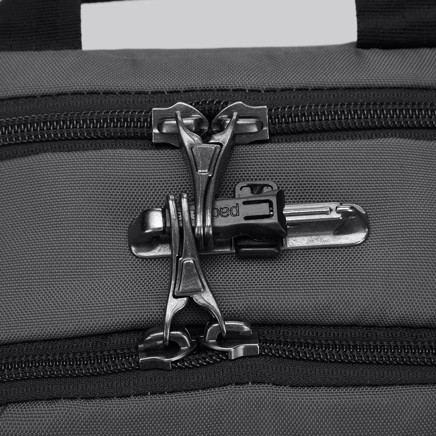 Product image of Pacsafe® X 直身防盜斜孭袋