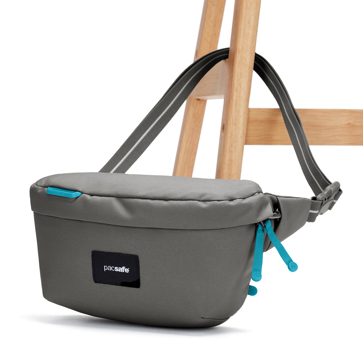 Product image of Pacsafe GO 防盜斜孭胸袋