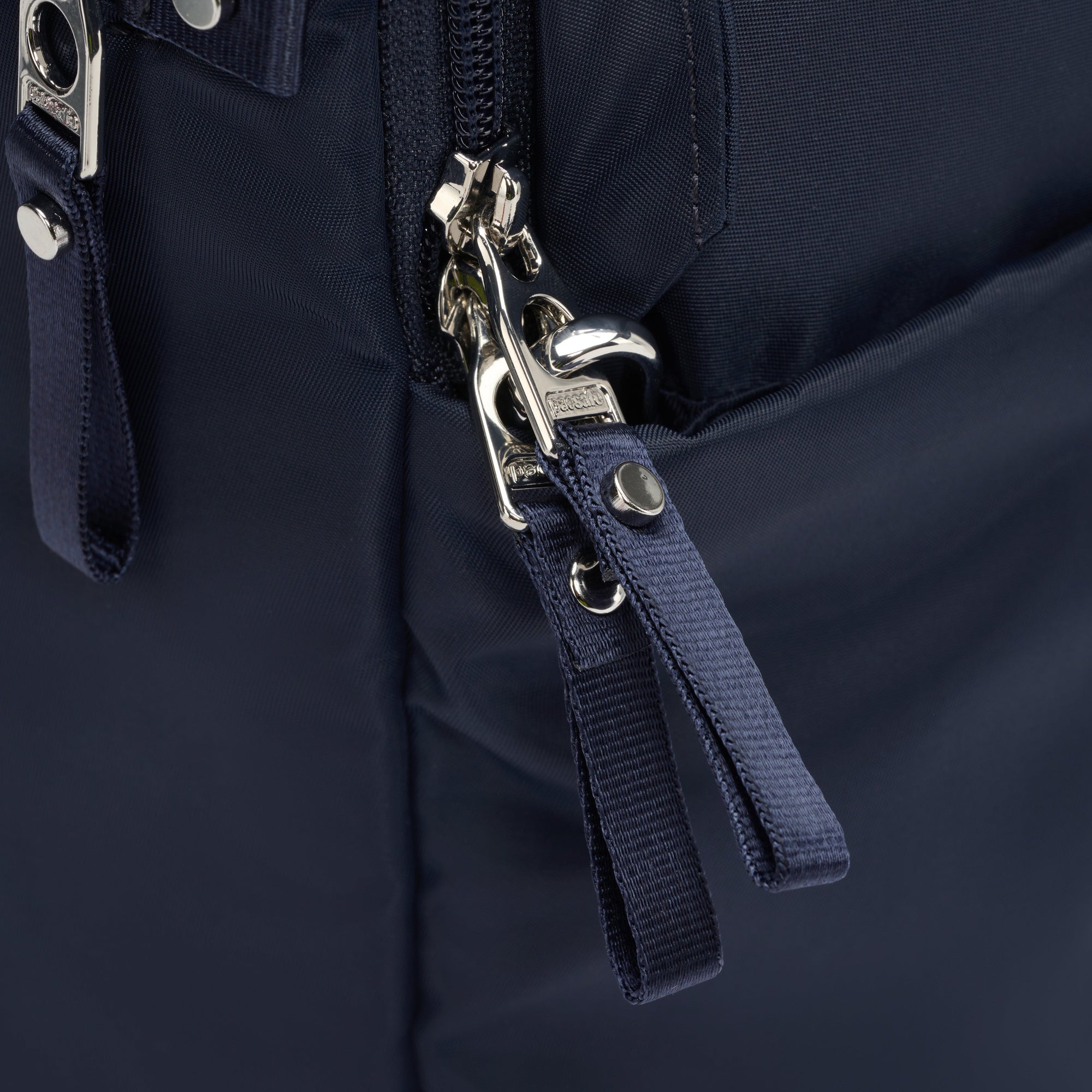 Product image of Pacsafe® W 10L 防盜背囊