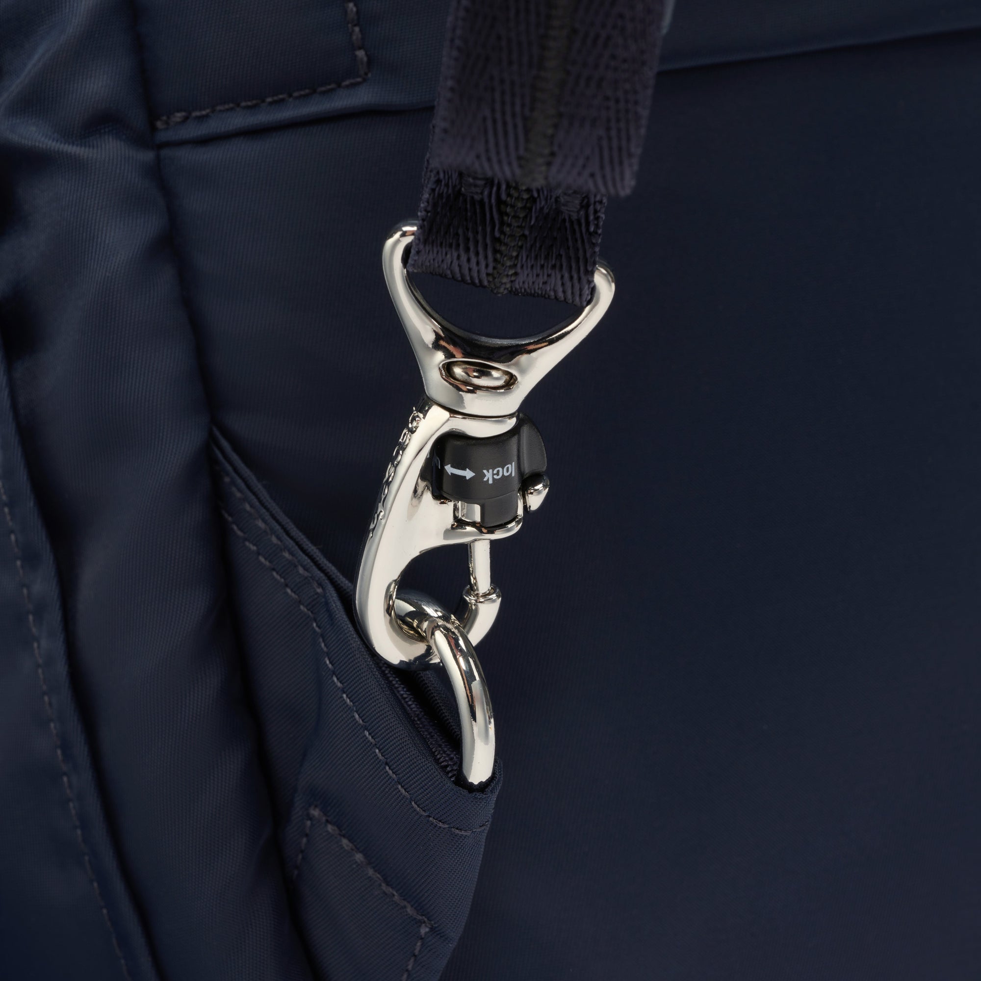 Product image of Pacsafe® W 10L 防盜背囊