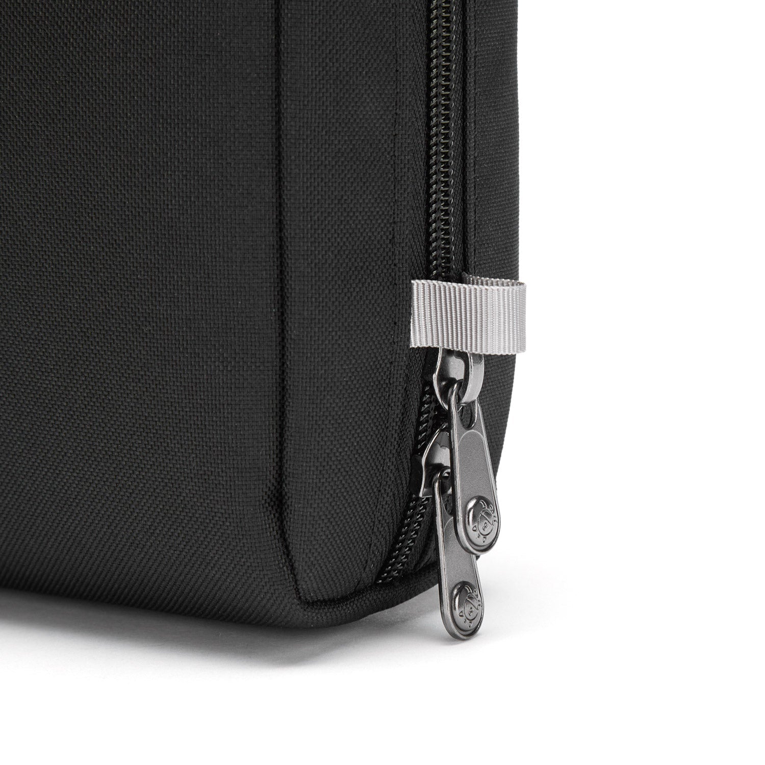 Pacsafe® RFIDsafe™ RFID blocking gear pouch | Pacsafe® – Pacsafe