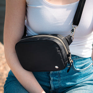 Product image of Pacsafe® W 迷你防盜斜孭胸袋