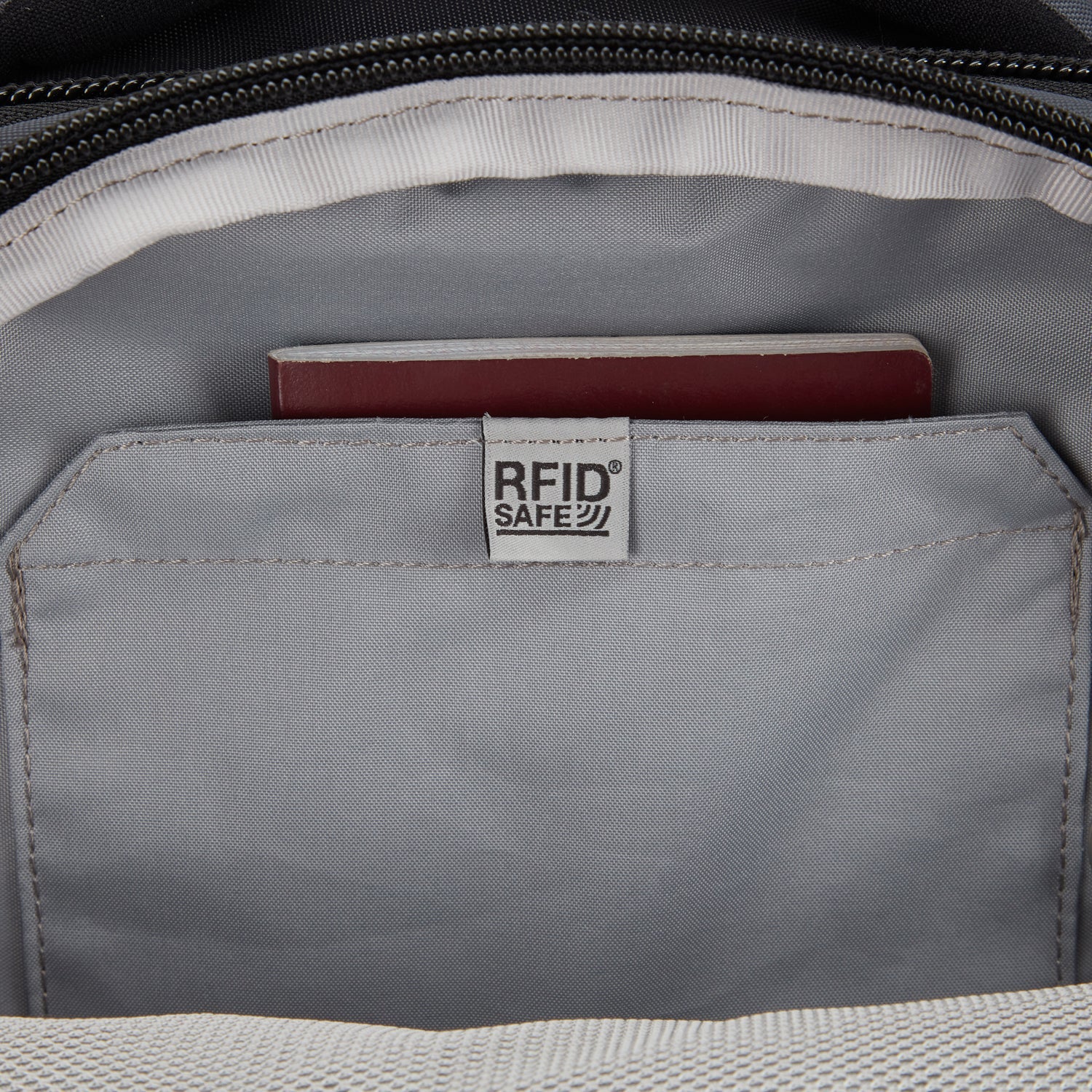 Product image of Pacsafe® EXP35 防盜旅行背囊